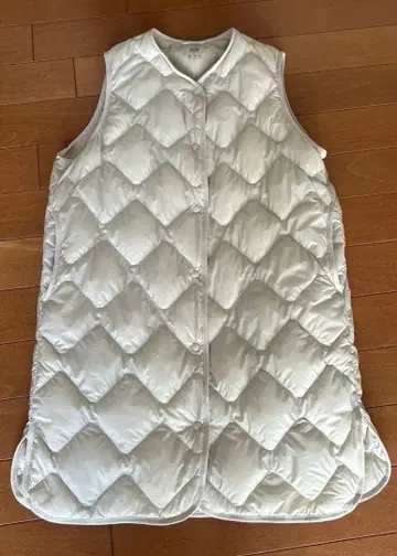 유니클로 롱 다운 베스트 M 아이보리