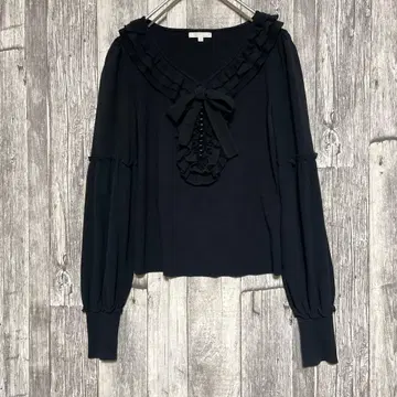 투 비 시크 [새상품급] 프릴 리본 포함 블랙 긴팔 상의 M