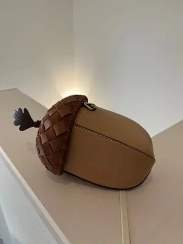 미사용 새상품 동동이 모티브 체인 숄더 백