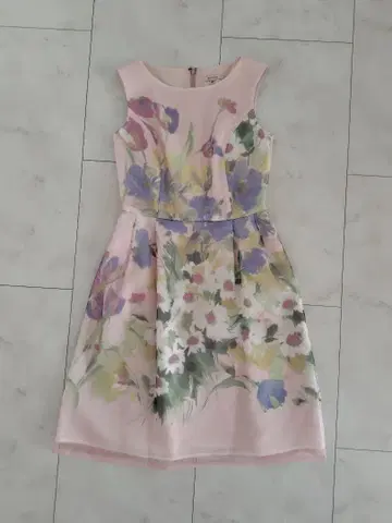 TOCCA 플라워 프린트 슬리브리스 원피스 사이즈 00