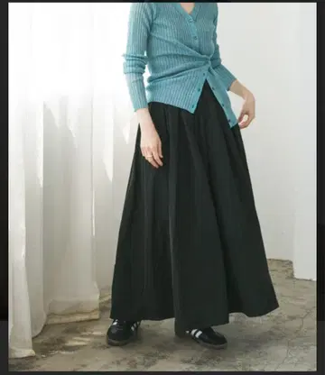 [ 미사용 새상품 ] 메모리 타프타 볼륨 스커트 [ 블랙 사이즈 36