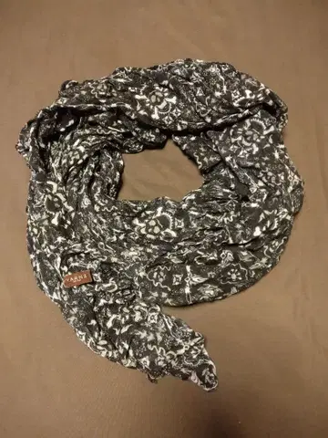 [컨디션 최상] YARNZ 스컬 패턴 대형 스톨 대나무 레이온