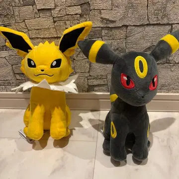 에브이와 블래키 봉제 인형 세트