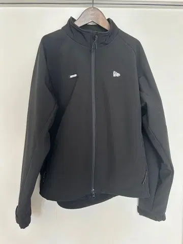 NEW ERA 블랙 자켓