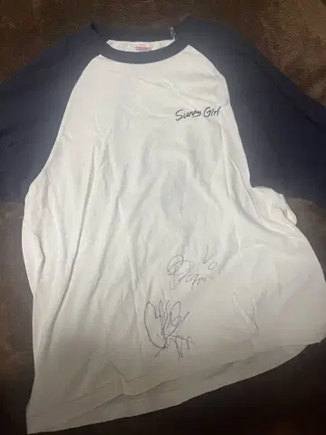 Sunny Girl 사인 포함 T셔츠