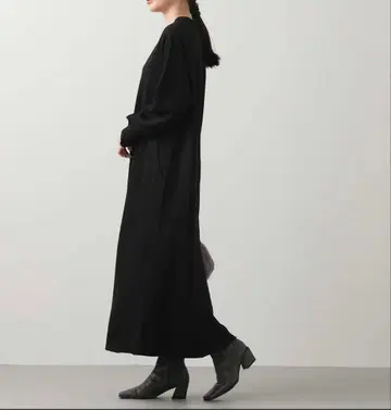 [ 완판 ] gready briliant 스웨이드 x 리브 절개 원피스