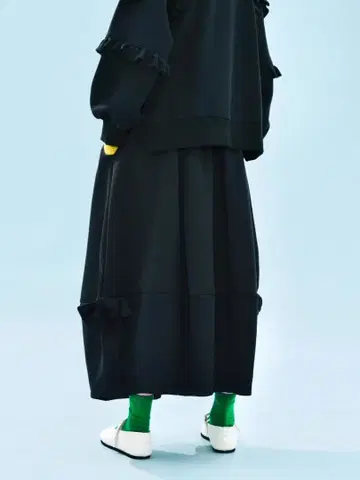 리본이 귀여운 겨울 외출 롱 스커트 심플 모임 데이트에 최적!