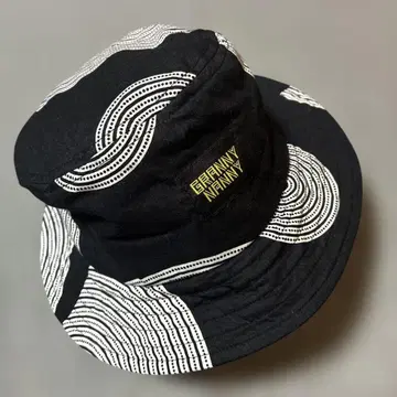GRANNY NANNY AFRICAN BATIK BUCKET HAT