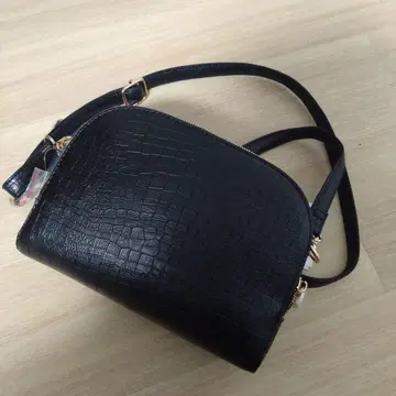 블랙 크로커다일 패턴 숄더백
