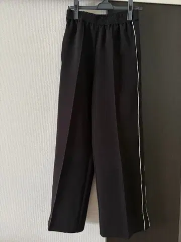 [미사용 새상품 택 포함] 미라 오웬 허리밴딩 파이핑 라인 저지 팬츠