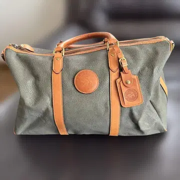 올리브 그린 더플백