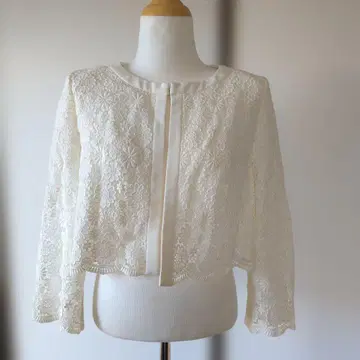 꽃무늬 레이스 소재 볼레로 화이트 계열 M