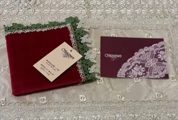 치카자와 레이스 여성화보와의 콜라보, 타월 손수건(빨간색)