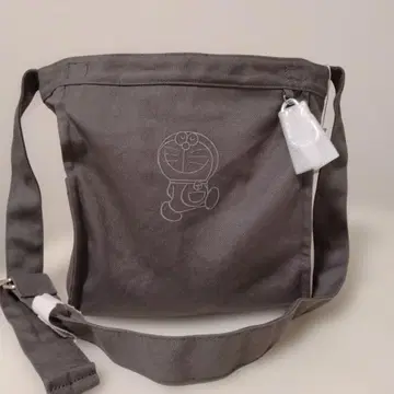 살롱 드 루방 도라에몽 콜라보 숄더백