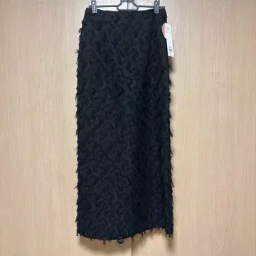 [ 미사용 택 포함 0 ] emmi 프린지 자카드 플리츠 스커트 블랙