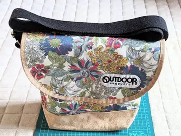 아웃도어 OUTDOOR PRODUCTS 플라워 패턴 숄더백