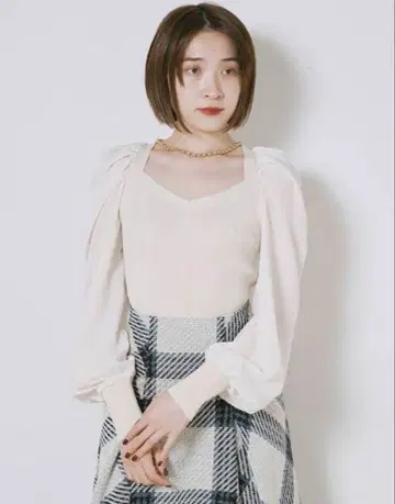 스나이델 시어 슬리브 티셔츠 미사용