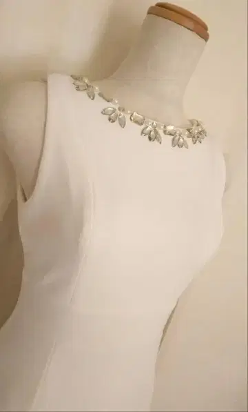 택 포함 새상품 비쥬 원피스 화이트 스트레치 화이트