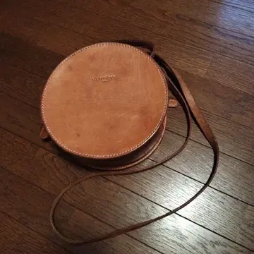 브라운 원형 숄더백