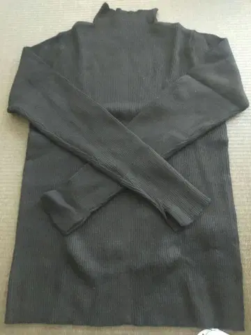 미사용 새상품 CLOCHE 긴팔 니트 Mal.레레레 씨