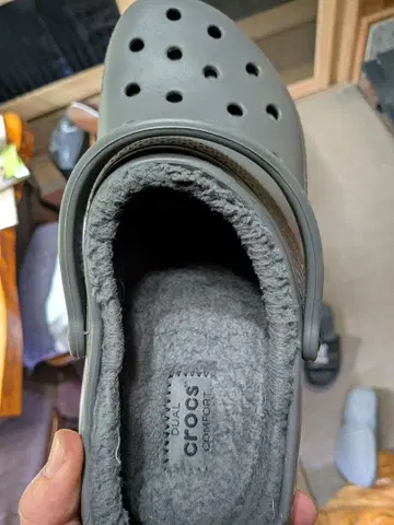 일요일까지! crocs Dual Comfort 클로그 샌들 복슬복슬