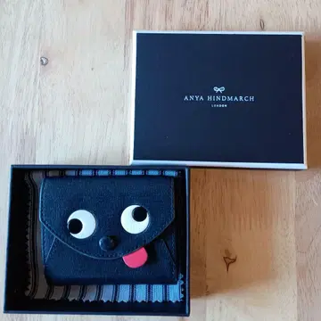 ANYA HINDMARCH 강아지 얼굴 3단 폴더형 지갑