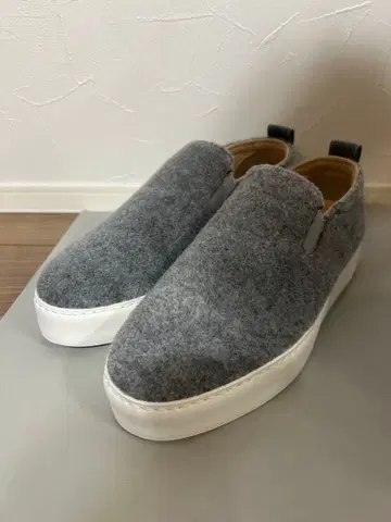 새상품급 한 번 착용 유나이티드 애로우즈 가죽 그레이 울 슬립온 신발