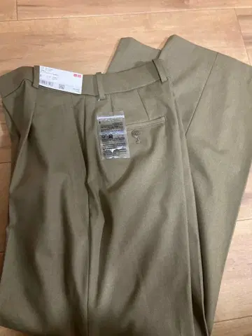UNIQLO 턱 와이드 팬츠 S 사이즈 올리브