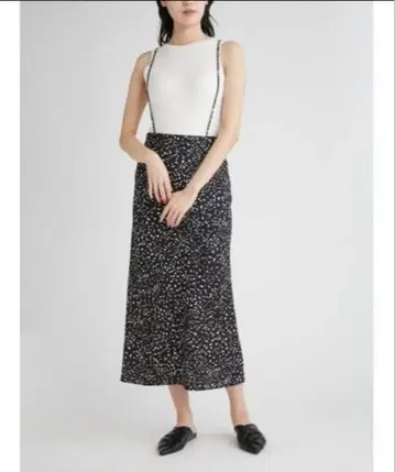 Mila Owen 미라 오웬 서스펜더 부착 타이트 내로우 스커트