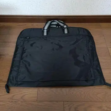 CHARMISS 블랙 수트 백