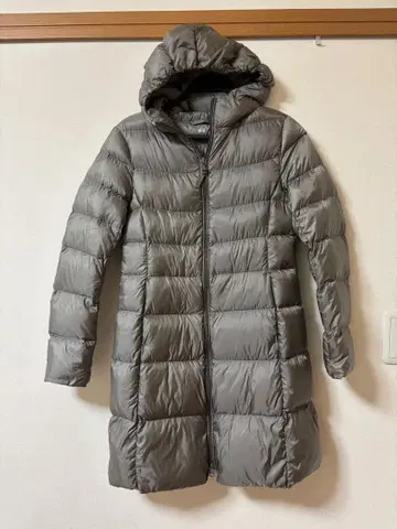 UNIQLO 울트라 라이트 다운 후디드 코트 롱 베이지 계열 S