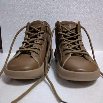 브라운 하이컷 스니커즈