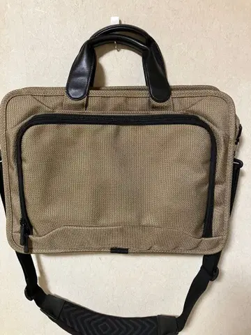 꼼사데모드 베이지 나일론 비즈니스 백 A4 대응