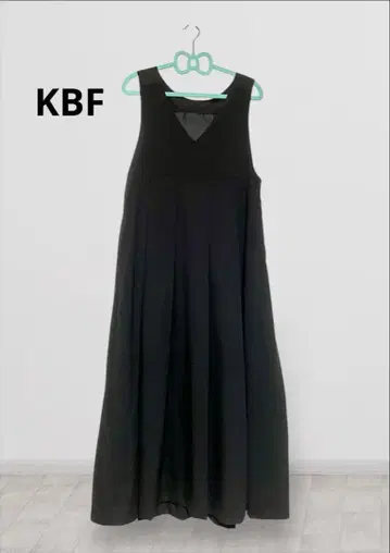 미사용 새상품! 어반 리서치 블랙 빅 플리츠 오버롤 스커트