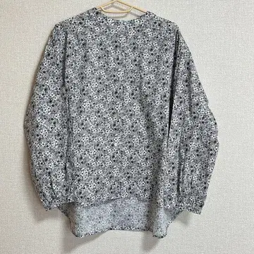 lueuf 밴드 카라 꽃무늬 셔츠 / 블랙 x 화이트