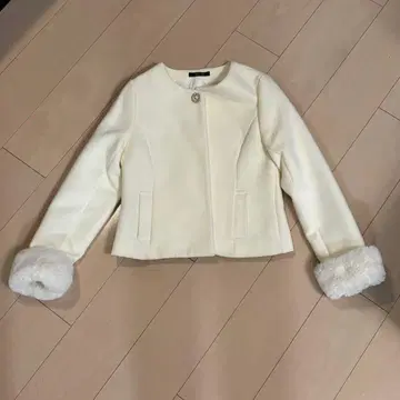 화이트 노카라 코트 숏 기장 화이트