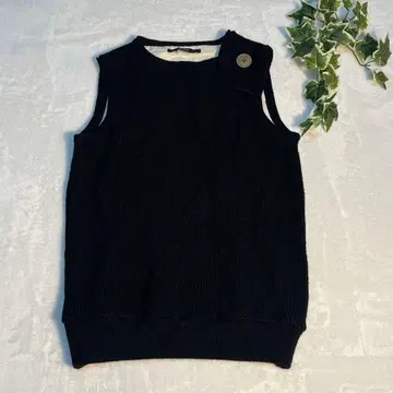 맥피 투모로우랜드 비대칭 니트 베스트 버튼 울 100%