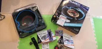 베이블레이드x 스타트 대시 보드와 인기 베이 세트 2종