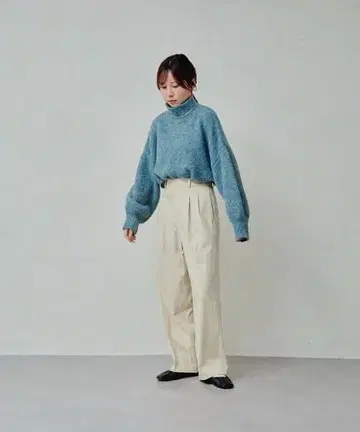 러셋 터틀넥 니트