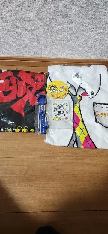 유스케 굿즈 T셔츠 ( M사이즈 )와 타월, 배지 스티커 세트