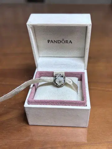 PANDORA 판도라 참 화이트 꽃
