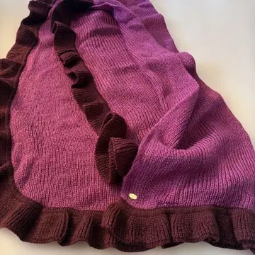 Lily Brown 프릴 달린 머플러 대형