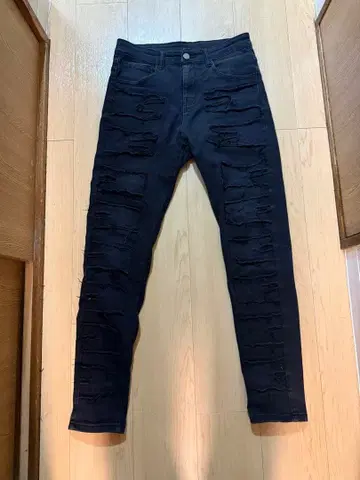 데미지 가공 블랙 데님 사이즈 28