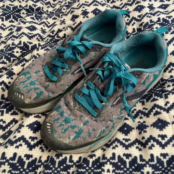 브룩스 BROOKS 칼데라3