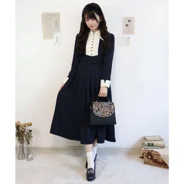 핀트 클레릭 레이스 요크 절개 원피스 다크 네이비