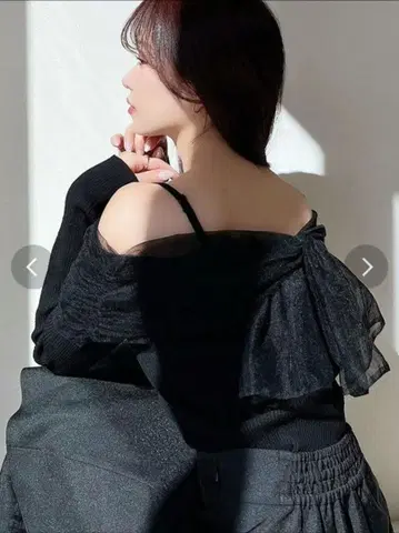 리젝시 백리본 오프숄더 니트탑