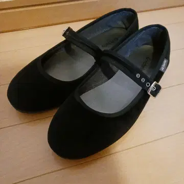 victoria 스트랩 포함 블랙 발레 슈즈