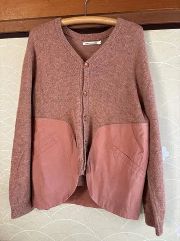 Eetable of Many Orders 가디건 M