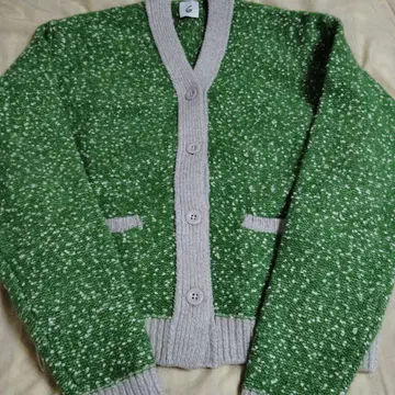 새상품급 로쿠 뷰티앤드 유스 그린과 그레이의 버튼 달린 가디건