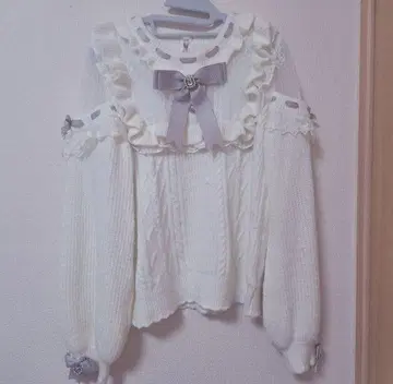 LIZLISA 리즈리사 폼폼 리본 레이스 요크 니트탑